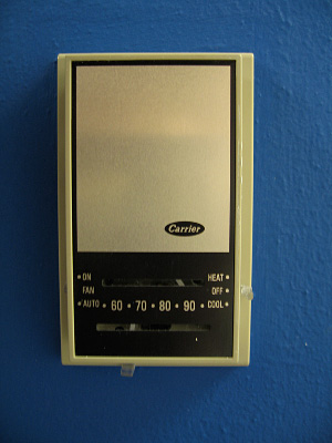 Level Ten Office Thermostat Shows Over 90 Degrees